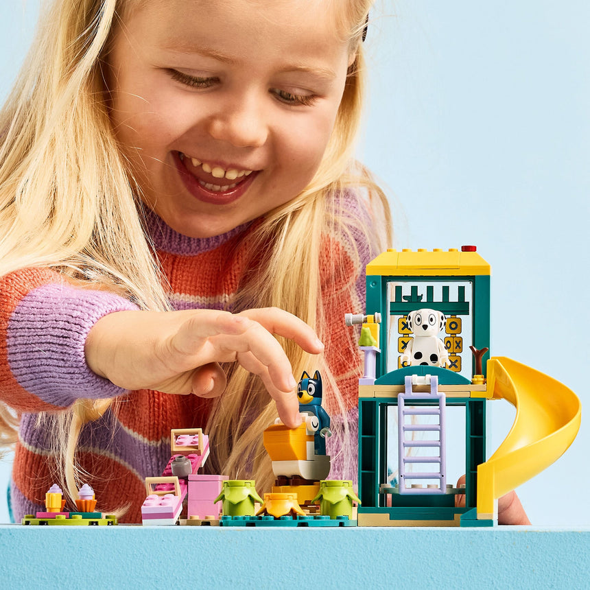 LEGO® Bluey Le terrain de jeu de Bluey et Chloe-LEGO®-LGO-11201-CLÉMENT