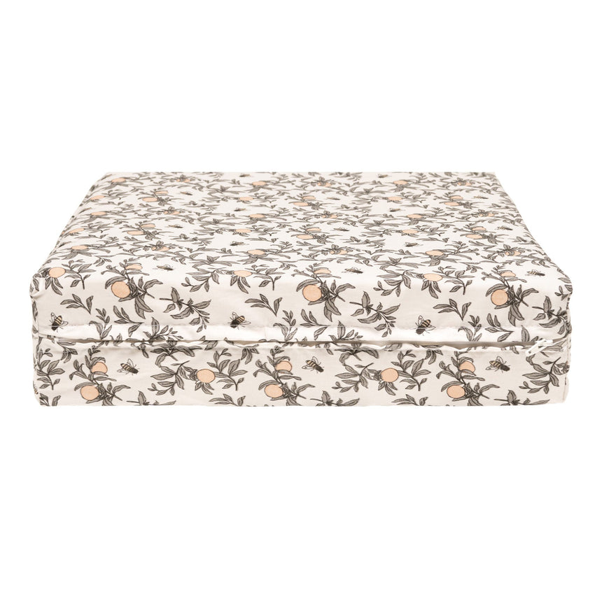 Coussin Angulaire Petit - Abeilles par Solange Pilote-Perlimpinpin-PER-SO4724-ABEIL-CLÉMENT