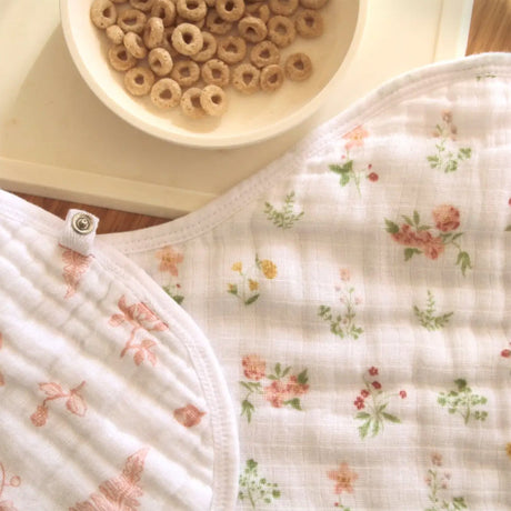 Bavoir Burpy en mousseline de coton Essentials - Motif floral campagnard-Aden + Anais-ADE-EBBC10028-CLÉMENT