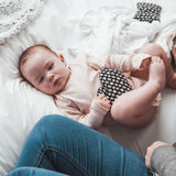 Coussin réconfort cœur pour bébé - Triangle noir et blanc-Amma Therapie-AMM-50270-CLÉMENT