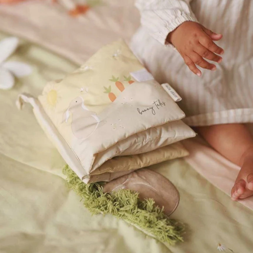 Livre en Tissus Pour Bébé - Contes de Lapins-Avery Row-AVR-FBOWCH-CLÉMENT