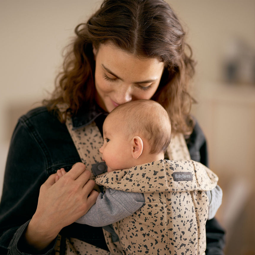 Porte-Bébé Mini - Wooven Imprimé Beige / Gris Foncé-Babybjorn-BAJ-021038CA-CLÉMENT