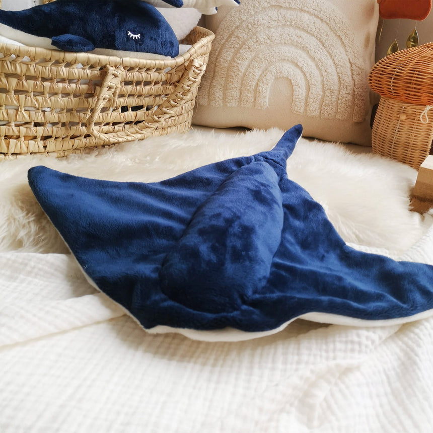 Peluche Raie Manta - Marine-The Butter Flying-BUT-MANRAYLOVMIN-CLÉMENT