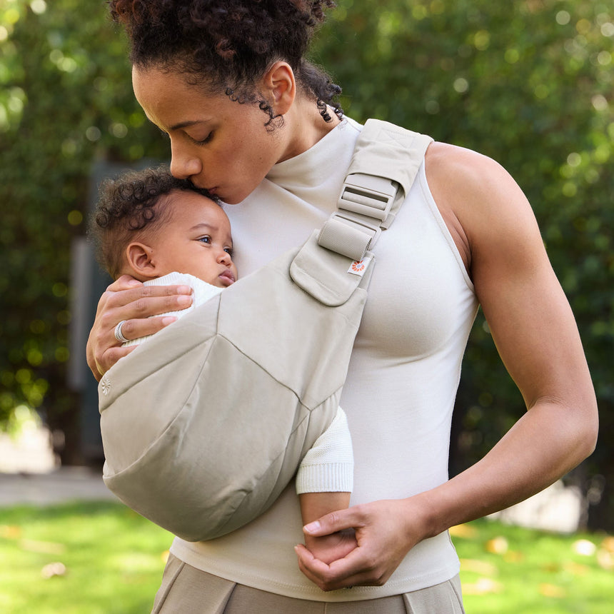 Porte-bébé Upsie - Olive-Ergobaby-FUL-BCUPSLISFTOL-CLÉMENT