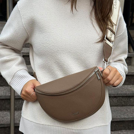Sac banane Lauren en cuir vegan - Taupe-Lambert-LBT-LAURENTAPB-CLÉMENT