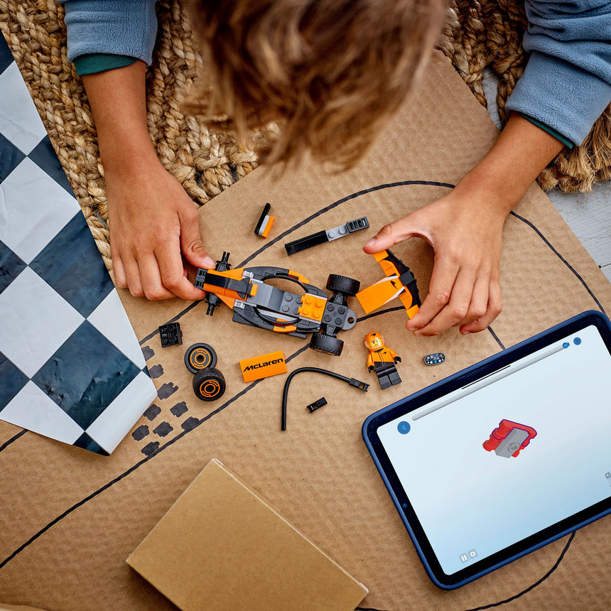 LEGO® City Le pilote de F1® avec la voiture de course McLaren-LEGO®-LGO-60442-CLÉMENT