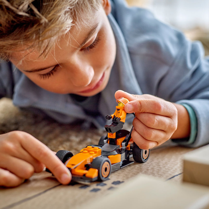 LEGO® City Le pilote de F1® avec la voiture de course McLaren-LEGO®-LGO-60442-CLÉMENT