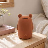 Tirelire en silicone – Ours – Cacao chaud-Milly Stone-MLS-SILBANK001-CLÉMENT