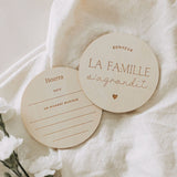 Pastille d’annonce de grossesse en bois La famille s’agrandit-Le petit Tableau Noir-PTN-PAST-AGRANDI-CLÉMENT